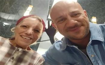 عارفة عبد الرسول تخطف الأنظار مع أحمد مكي في كواليس "فرصة سعيدة جدًا"