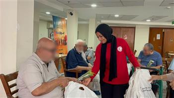 اليوم العالمي للمسنين.. الهلال الأحمر المصري ينظم أنشطة صحية وتوعوية وترفيهية لكبار السن في دور الرعاية