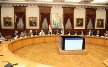 محافظ القاهرة يبحث مع "الأبنية التعليمية" توفير أراض جديدة لإنشاء المدارس بمختلف أحياء العاصمة