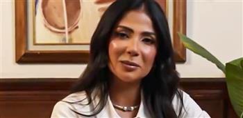 أكتوبر الحالي.. منى زكي تعود للدراما بمسلسل "طالع نازل".. تفاصيل