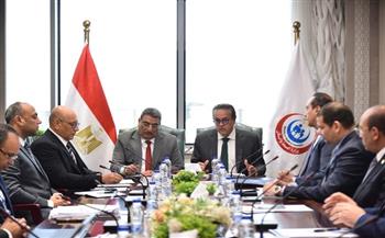 وزير الصحة يترأس الاجتماع الأول للجنة الإسراع بتطبيق منظومة التأمين الصحي الشامل وتطوير أداء الخدمات الصحية