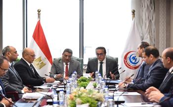 وزير الصحة يوجه بتسريع تطبيق التأمين الصحي الشامل واستهداف تغطية 50% من السكان بحلول 2030