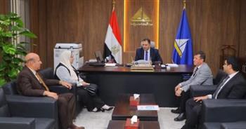 محافظ دمياط يلتقي مديرة المديرية المالية الجديدة لبحث عدد من ملفات العمل