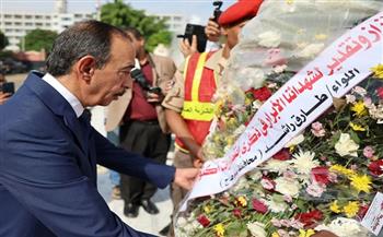 محافظ سوهاج يضع إكليل الزهور على النصب التذكاري لشهداء أكتوبر في الذكرى الـ53 للانتصار