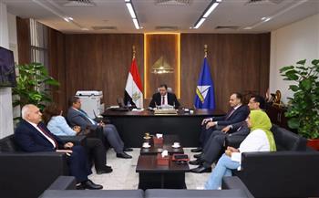 محافظ دمياط يتابع مستجدات مبادرة «القرية المنتجة» ويبحث آليات تنفيذها لتوطين الصناعات وخلق فرص عمل بالقرى 