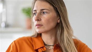 المرأة شديدة الحساسية.. تصرفات تكشف قدرتها على مواجهة الحياة