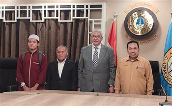 رئيس جامعة الأزهر يستقبل الوافدين الجدد من طلاب ماليزيا