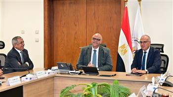 وزير الري ومحافظ الإسكندرية يستعرضان موقف الأعمال الجارية والمستقبلية لحماية الشواطئ بنطاق المحافظة