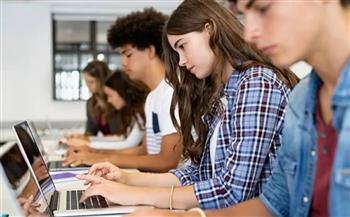  بكلمة «البرتقالي».. أستاذ جامعي يكشف استعانة 60 طالبًا بالذكاء الاصطناعي في حل الواجبات