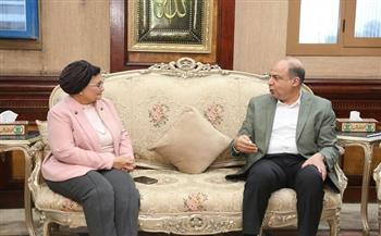 محافظ المنيا ونائب وزير الصحة يبحثان نتائج المرحلة الأولى من حملة "تنمية الأسرة والصحة الإنجابية"