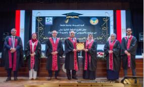 رئيس جامعة طنطا يشهد حفل تخرج الدفعة الـ12 من برنامج الصيدلة الإكلينيكية