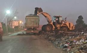  محافظ كفرالشيخ: استمرار أعمال رفع ونقل مخلفات النقطة الوسيطة بقلين إلى المقلب العمومي بمطوبس