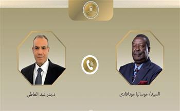 وزير الخارجية يبحث هاتفيا مع نظيره الكيني تعزيز العلاقات الثنائية بين البلدين
