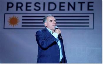 رئيس أوروجواي يصل بكين في زيارة دولة تستغرق أسبوعًا