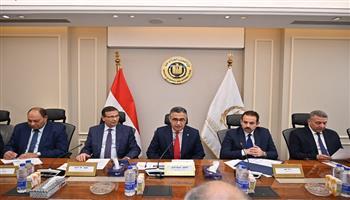 وزيرا التموين والزراعة ورئيس جهاز مستقبل مصر يبحثون مستقبل صناعة السكر