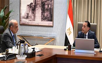 رئيس الوزراء يلتقي وزير الكهرباء والطاقة المتجددة لاستعراض عددٍ من ملفات العمل