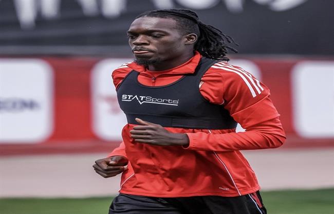 كامويش وهادي رياض يشاركان في التدريبات الجماعية للأهلي لأول مرة  