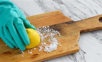 للتخلص من روائح ألواح التقطيع الكريهة.. اتبعي تلك الطرق