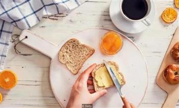 لماذا يكرر البعض نفس الإفطار يوميًا؟.. عادة ذكية تكشف الكثير من الصفات