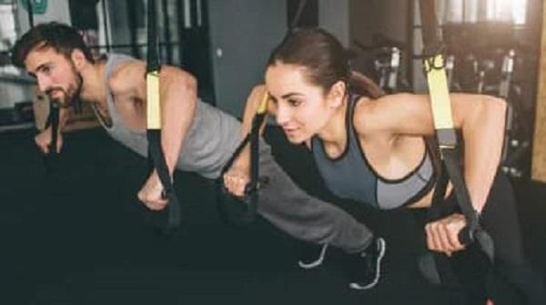 دون الذهاب لصالات الجيم.. تمارين بسيطة لبناء بنيان قوي وتحسين القوام