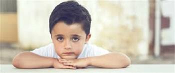 إشارات تدل على شعور طفلك بالوحدة وكيفية التعامل معها بحكمة