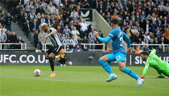 الدوري الإنجليزي.. تشكيل نيوكاسل في مواجهة فريق توتنهام هوتسبيرز 