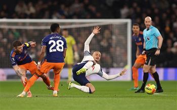 الدوري الإنجليزي.. نيوكاسل يتقدم على توتنهام بهدف في الشوط الأول  