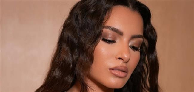 كارمن سليمان بتصميم جذاب باللون الأصفر