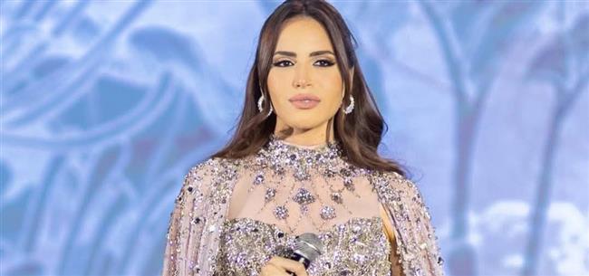 أمال ماهر  بأناقة كلاسيكية ناعمة