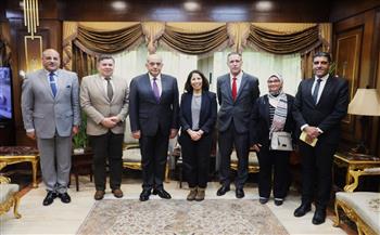 ميناء الإسكندرية يستقبل وفدا من ميناء مارسيليا الفرنسي لتعزيز الخدمات البحرية واللوجستية