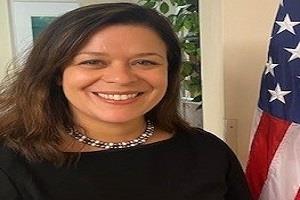 القائم بأعمال السفير الأمريكي تشهد مسابقة SelectUSA لعرض الشركات الناشئة في الجامعة الأمريكية بالقاهرة