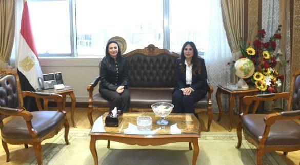 وزيرة التضامن تهنئ وزيرة الإسكان عقب أداء اليمين.. وتناقشان ملفات العمل المشتركة