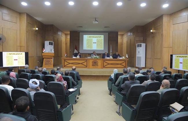 محافظ قنا ورئيس هيئة تنمية الصعيد يبحثان دعم وتطوير صناعة الفخار والحرف التراثية