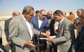 محافظ قنا يستقبل رئيس هيئة تنمية الصعيد لتفقد المواقع المقترحة لإنشاء "مدينة الفخار"