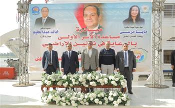 محافظ قنا يسلم عقود تقنين الأراضي لـ100 أسرة.. ويؤكد: هدفنا توفير حياة كريمة وآمنة للمواطنين