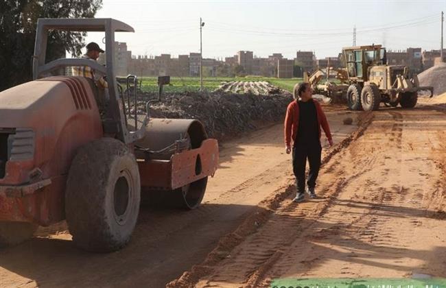 محافظ الشرقية يتابع ميدانيا انتظام سير أعمال التوسعة والرصف بطريق كوبري البحر - أبو طبل بمنيا القمح  