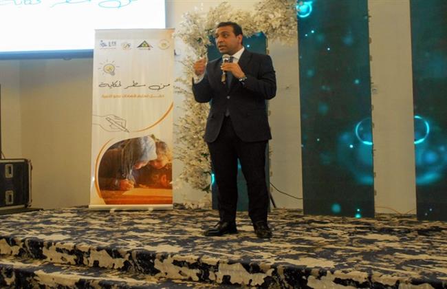 نائب محافظ قنا يشهد حفل تخريج 100 متحرر من الأمية ضمن مشروع "نوّر حياتهم"