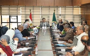 نائب محافظ الدقهلية يعقد اجتماعا لمتابعة أعمال مراكز إصدار تراخيص المجال العامة