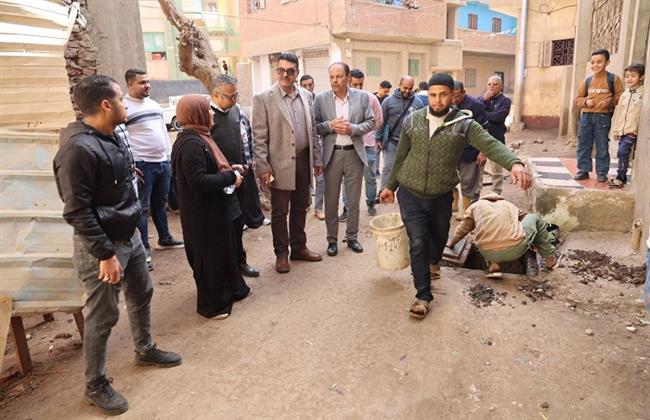 رئيس مجلس إدارة شركة مياه الشرب والصرف الصحي بالقليوبية يتابع تسليم الوصلات المنزلية