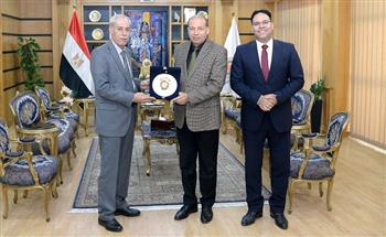 رئيس جامعة المنصورة يبحث مع جامعة آل البيت بالأردن سبل التعاون الأكاديمي