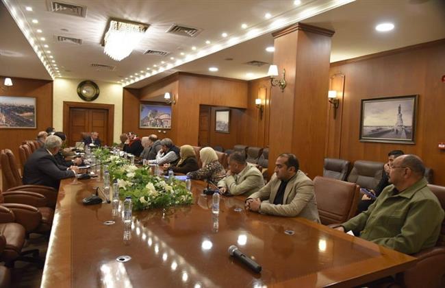لتلبية مطالب الأهالي.. محافظ بورسعيد يلتقي عددًا من المواطنين