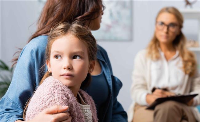 كيف يؤثر غياب الدعم الأبوي في الطفولة على شخصية الأبناء عند البلوغ؟