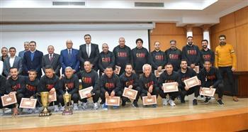 محافظ بورسعيد يُكرم أبطال فريق الهوكي بنادي بورفؤاد الرياضي لحصولهم على كأس إفريقيا