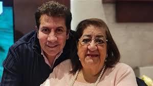 ​هاني رمزي يوجه رسالة مؤثرة لوالدته الراحلة: "الأم مش ممكن في لحظة تتنسي"  