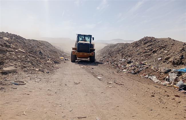 محافظ قنا: غلق مقلب "الترامسة" العشوائي وتوفير بديل آمن للتخلص من المخلفات   