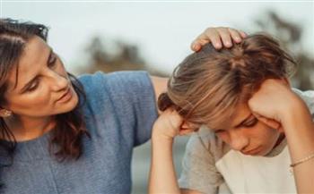 ابنك يخفي عنك أسراره.. كيف تحمينه وتبقي على تربية صحية؟
