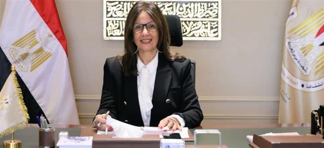 وزيرة الثقافة تلتقي قيادات الوزارة والعاملين بها بالعاصمة الجديدة