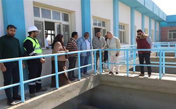 نائب رئيس القابضة ورئيس مياه المنيا يتابعان مشروعات «حياة كريمة» بملوي