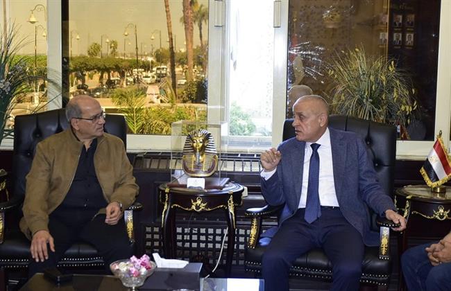 محافظ الأقصر يستقبل رئيس الشركة القابضة لمياه الشرب والصرف الصحي لمتابعة مشروعات حياة كريمة