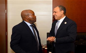 وزير الخارجية يلتقي مفوض الاتحاد الأفريقي للزراعة والتنمية الريفية والاقتصاد الأزرق